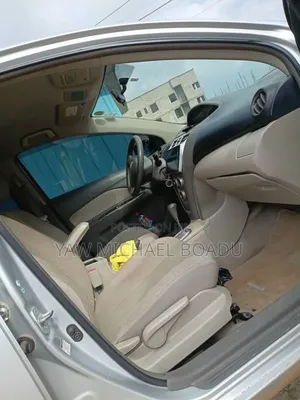 Toyota Belta 2010 Silver