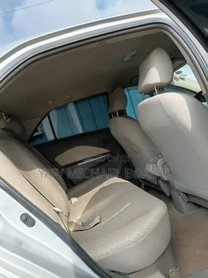 Toyota Belta 2010 Silver