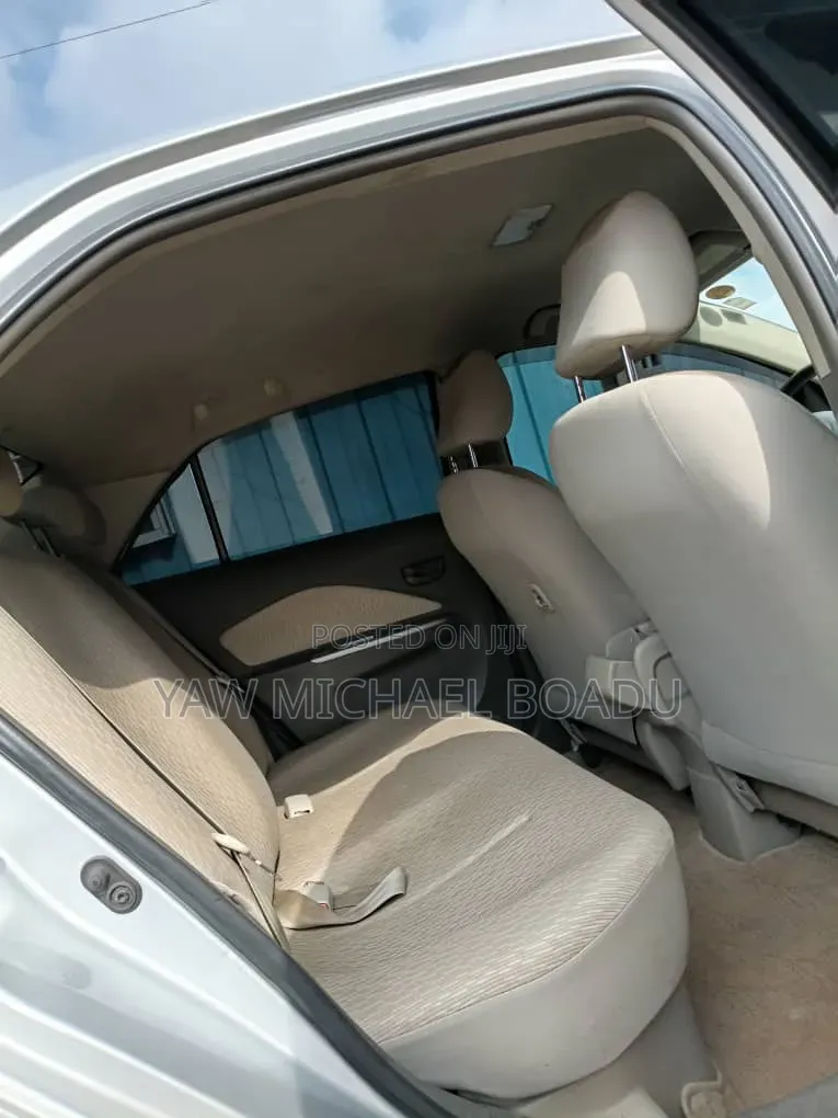 Toyota Belta 2010 Silver