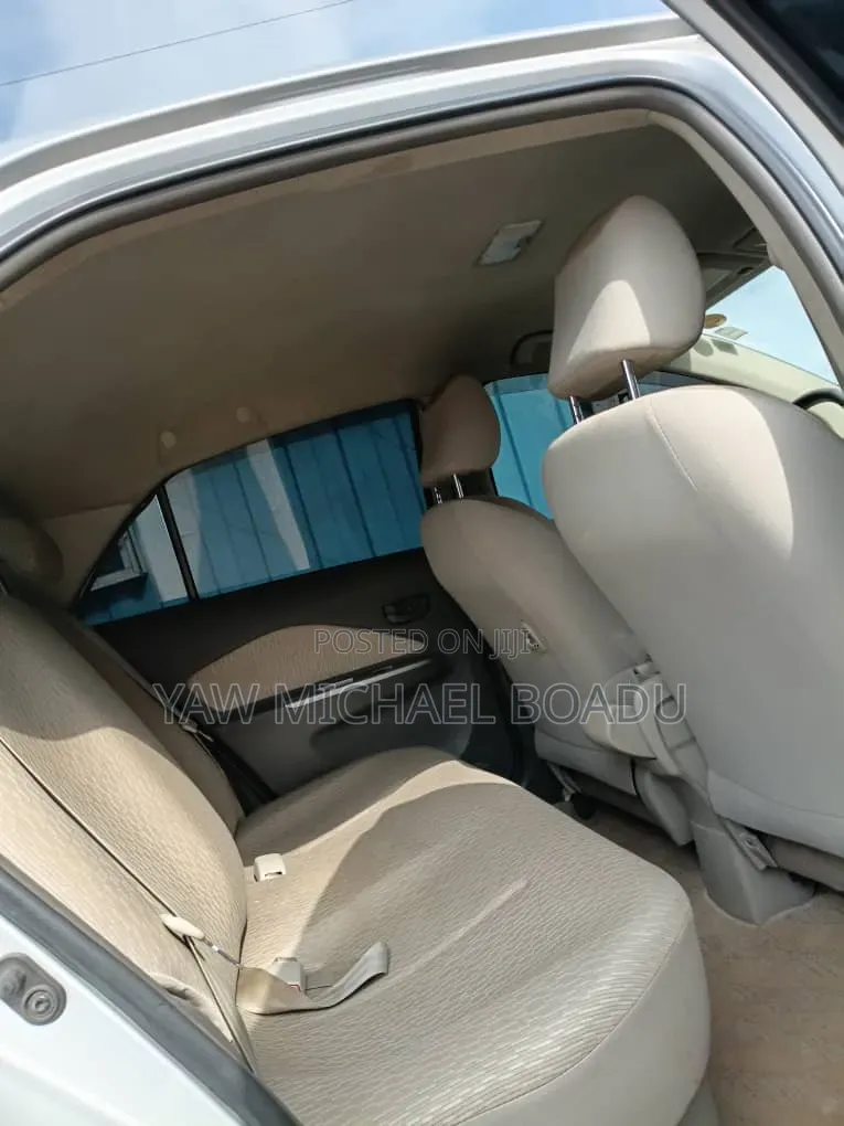 Toyota Belta 2010 Silver