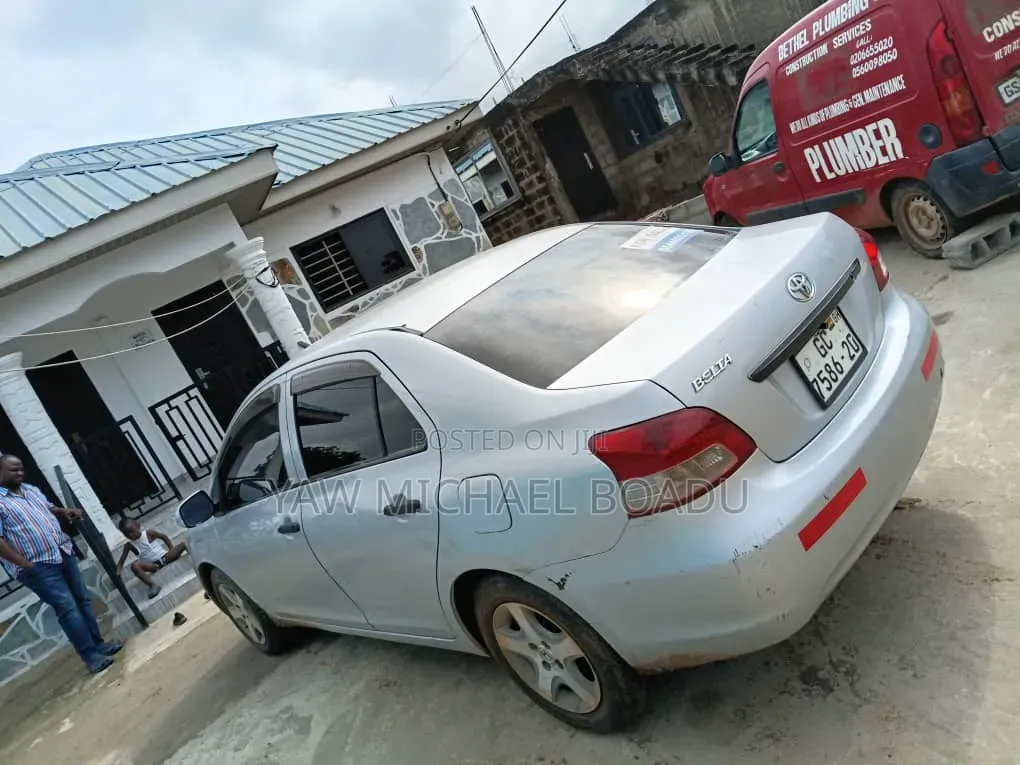 Toyota Belta 2010 Silver