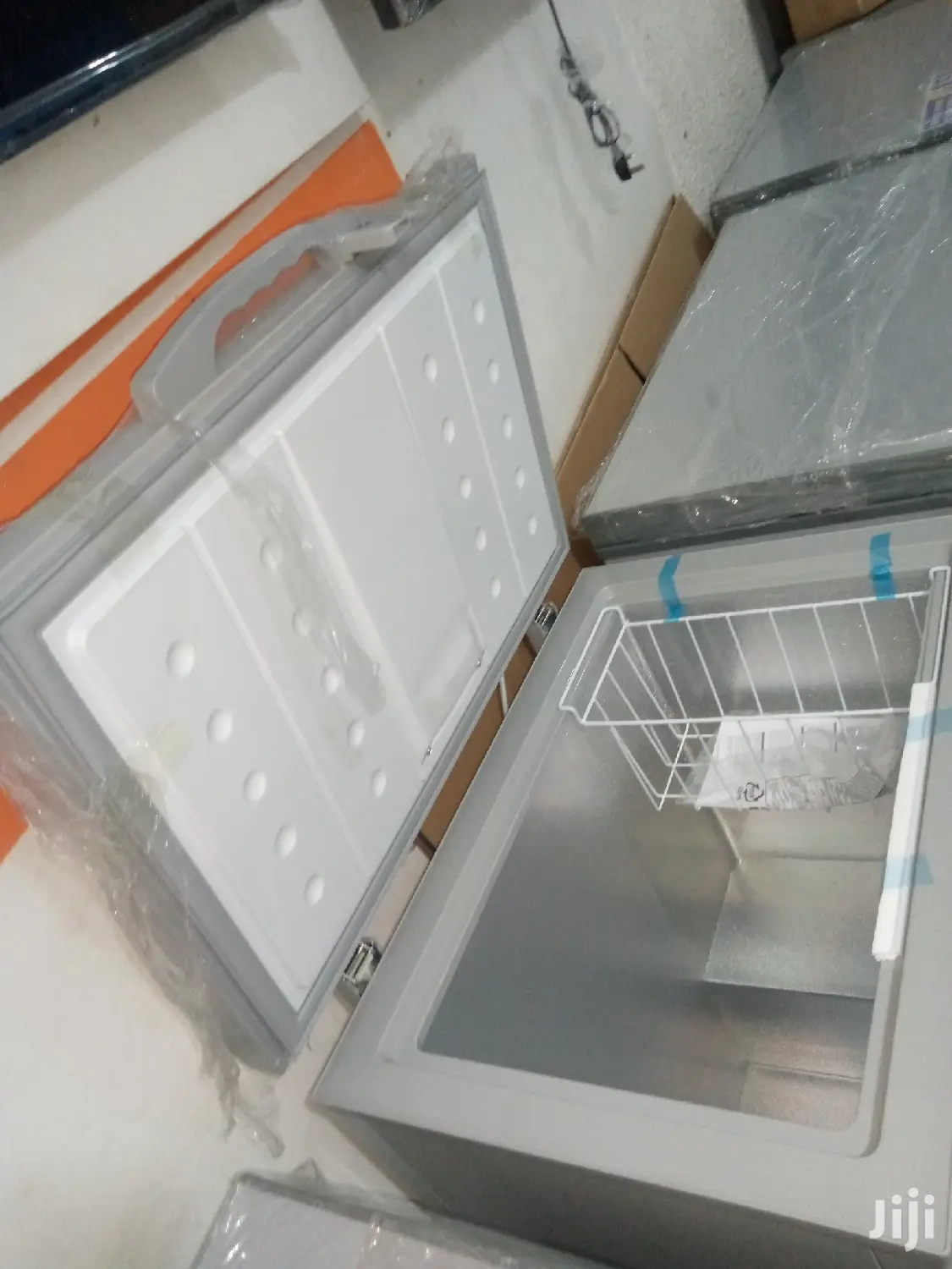 Brand New Chest Freezer 142ltrs