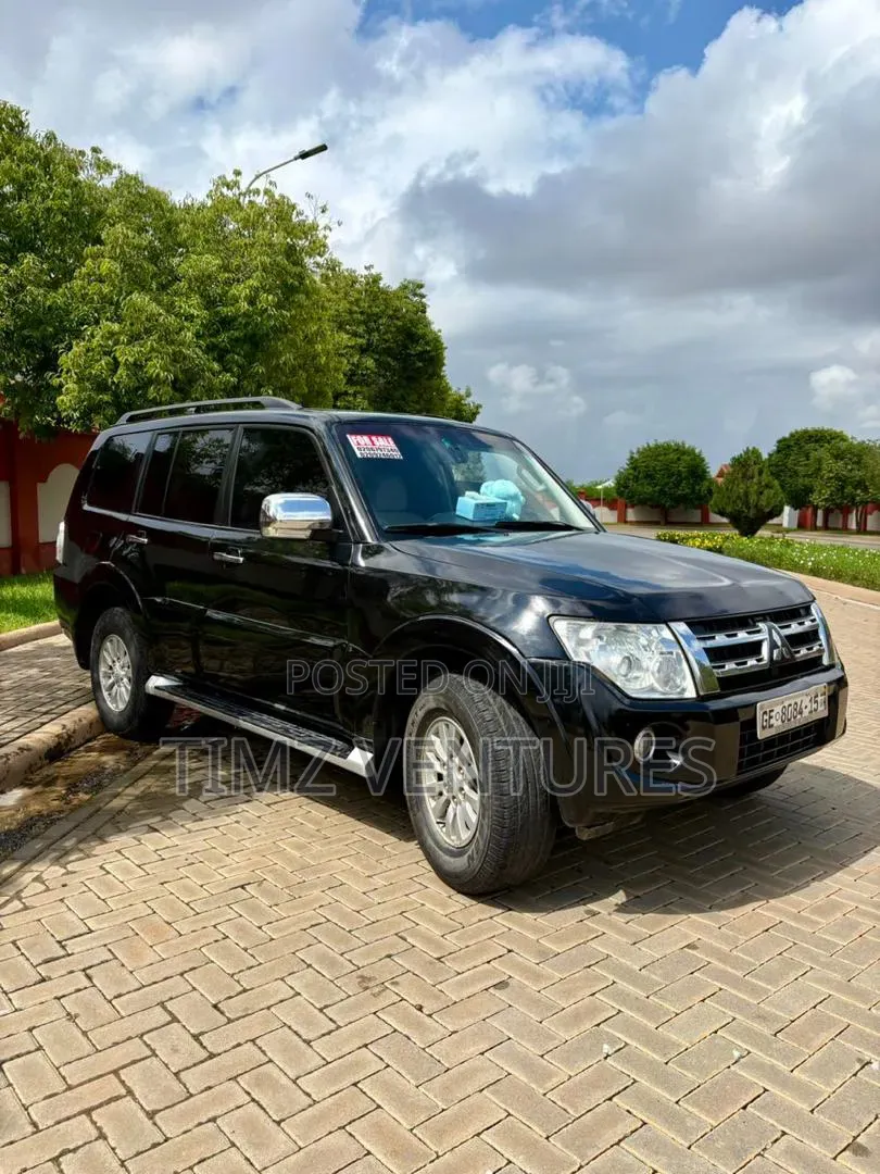Mitsubishi Pajero 2015 Black