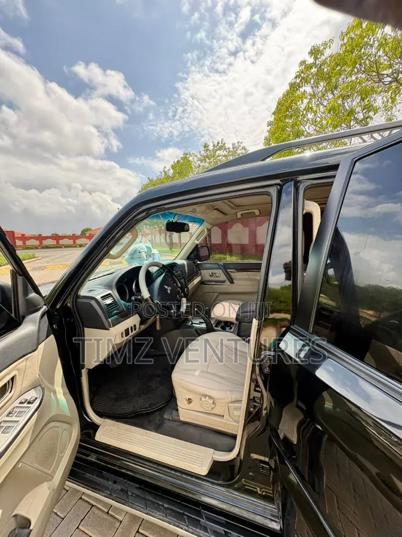Mitsubishi Pajero 2015 Black