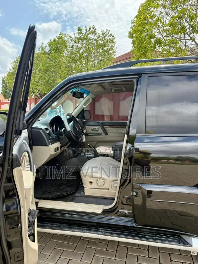 Mitsubishi Pajero 2015 Black