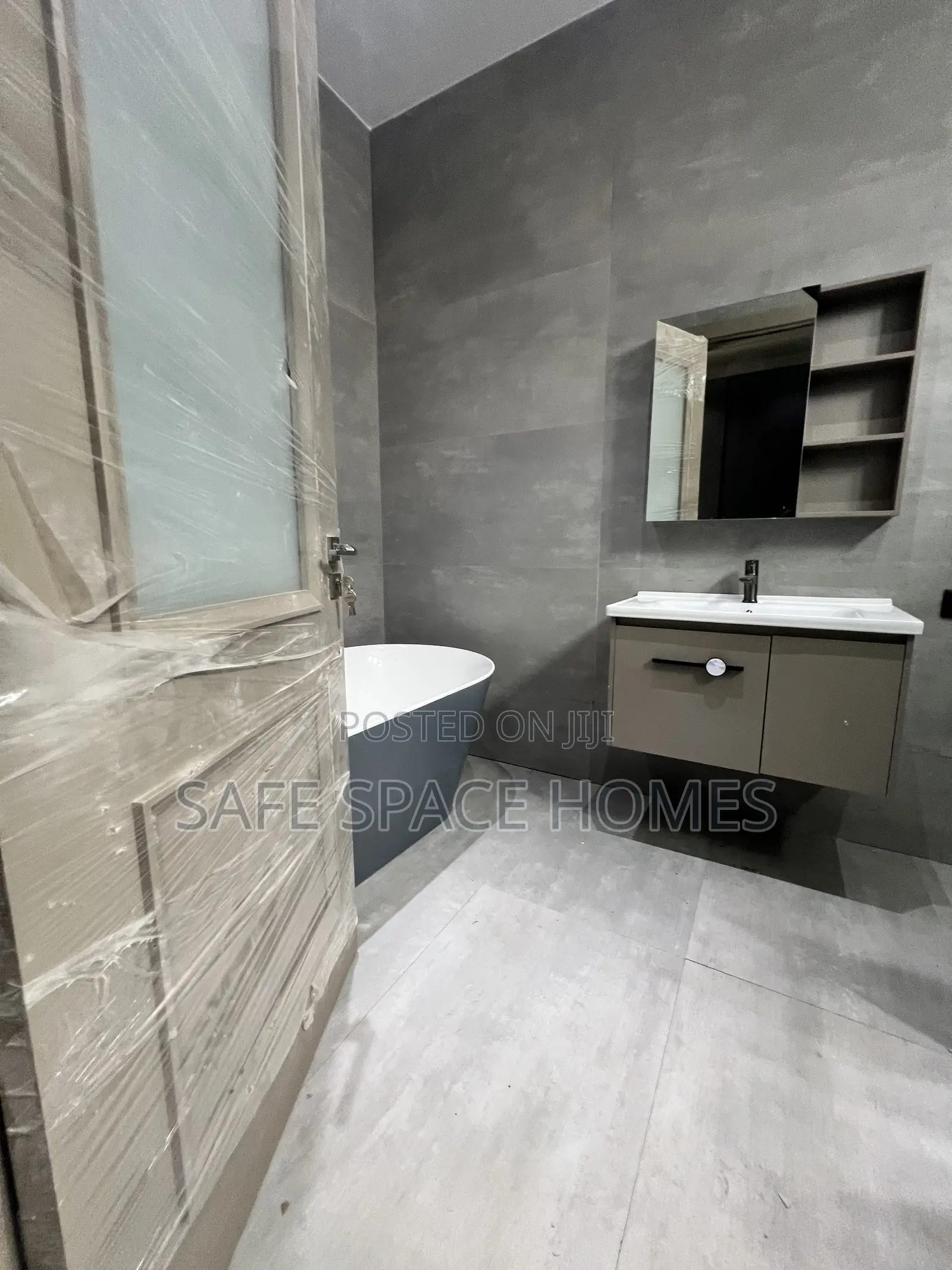 4bdrm Duplex in Burma Camp for rent