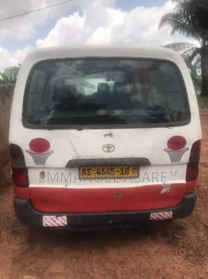 Toyota HiAce 2018 White