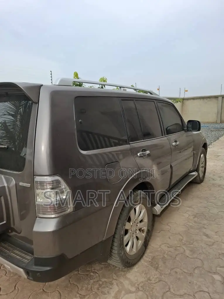 Mitsubishi Pajero V90 3.8 V6 GLS/GLX 2015 Brown