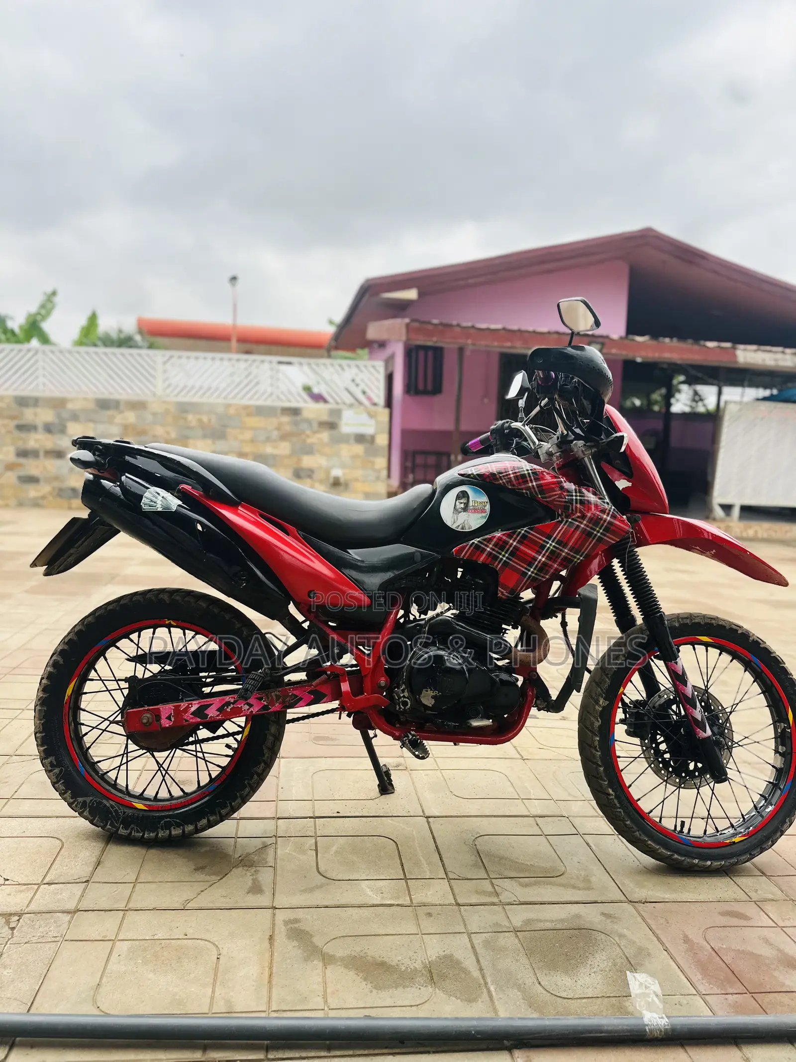 Royal Motorcycle 2021 Red