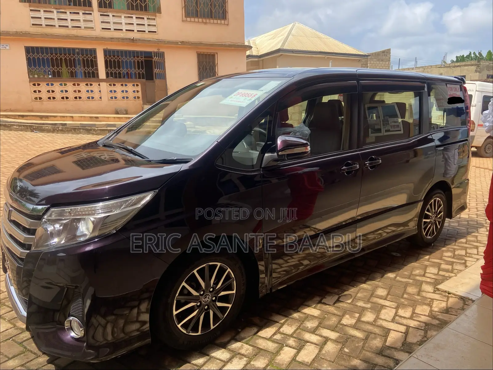 Toyota Noah 2.0 AWD (7 Seater) 2014 Purple
