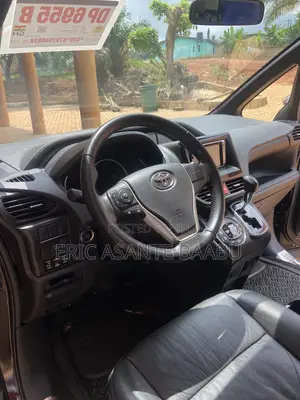 Toyota Noah 2.0 AWD (7 Seater) 2014 Purple