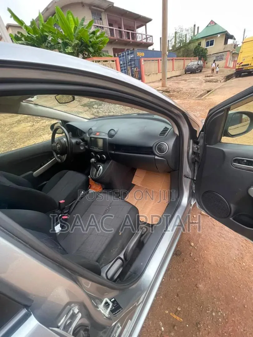 Mazda Demio 2012 Silver