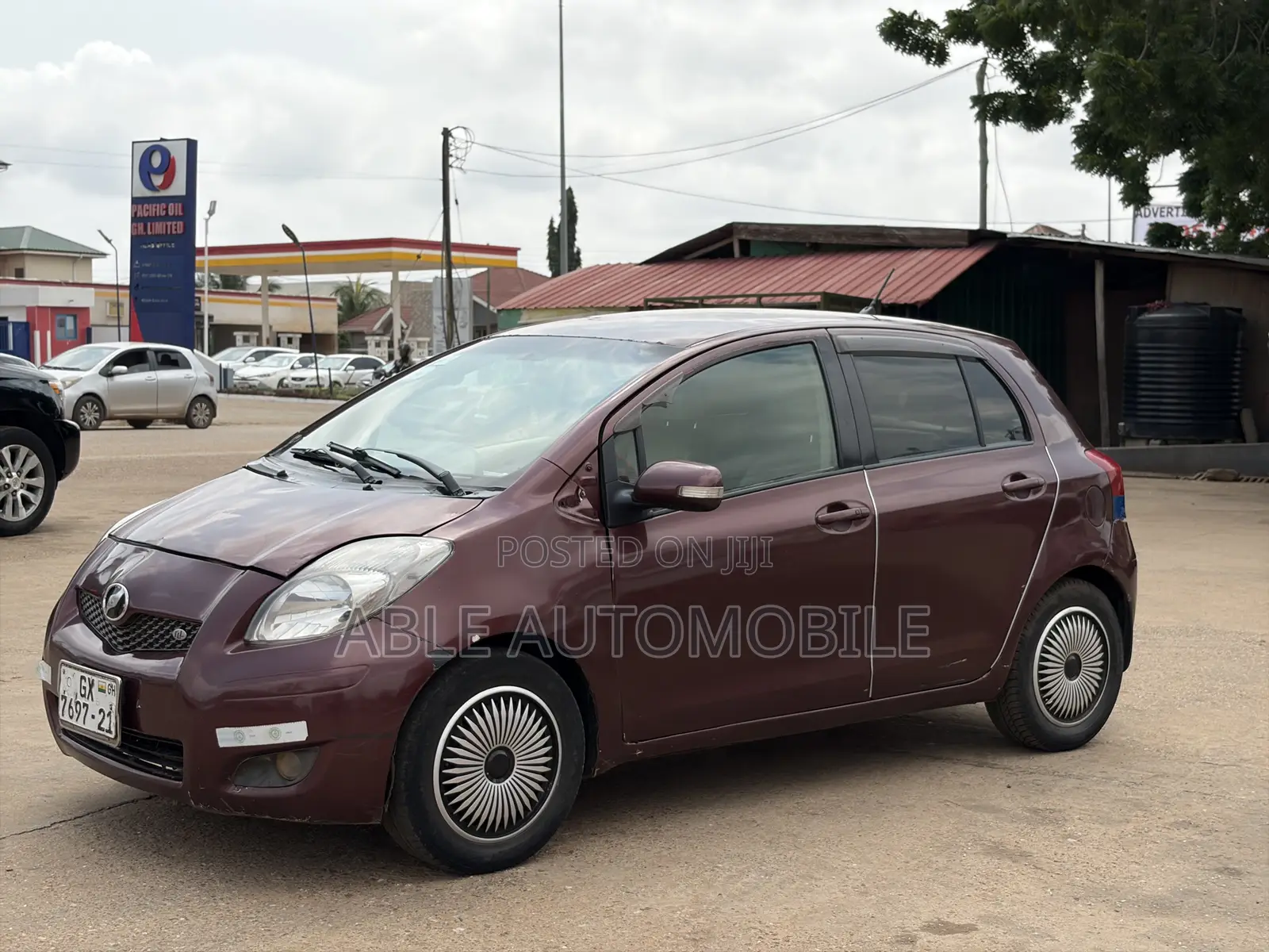 Toyota Vitz 1.3 AWD 3dr 2010 Brown
