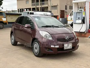 Toyota Vitz 1.3 AWD 3dr 2010 Brown