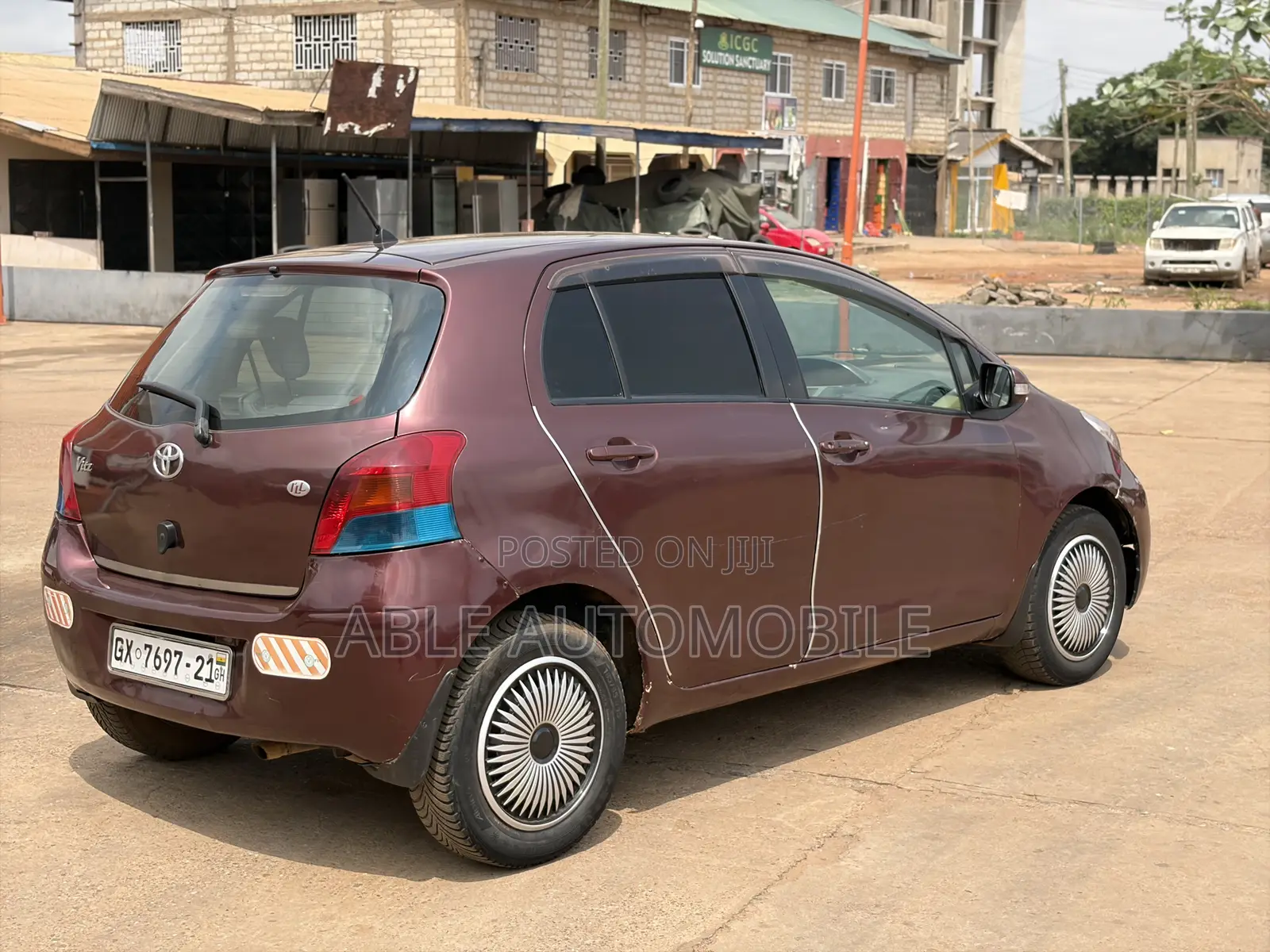 Toyota Vitz 1.3 AWD 3dr 2010 Brown