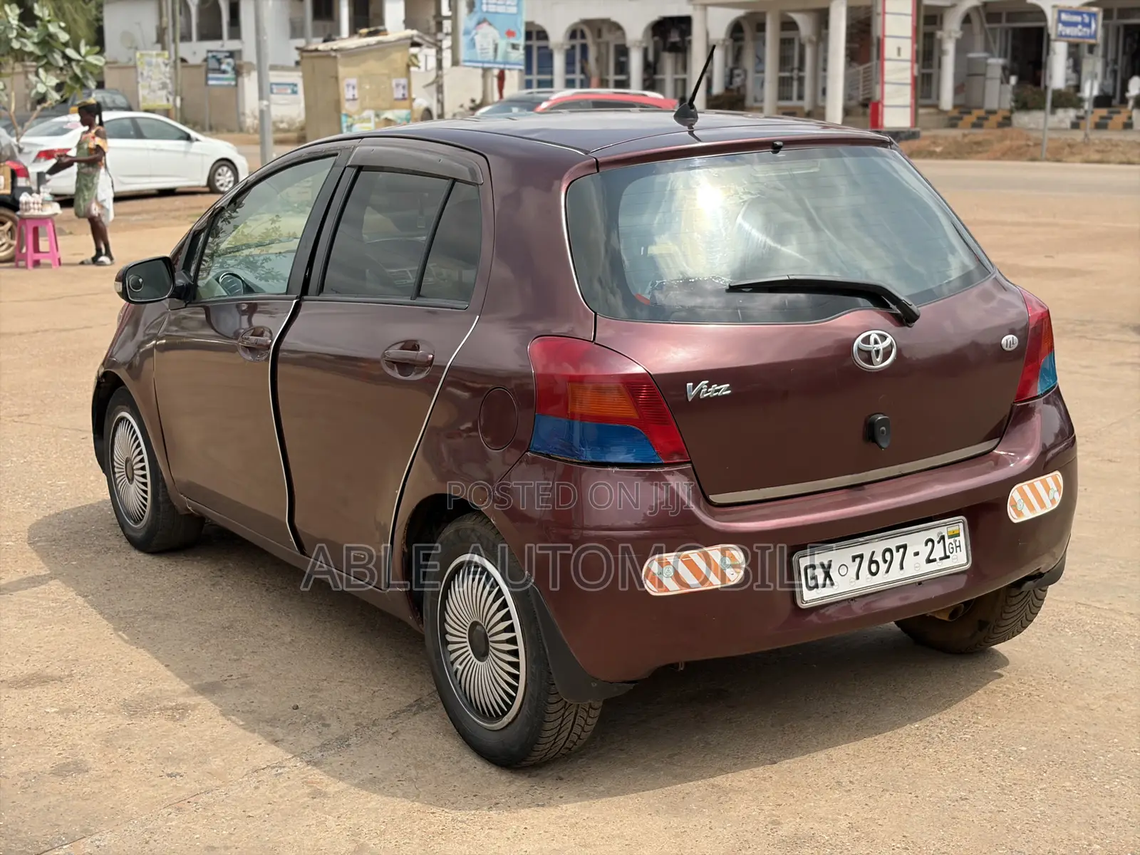 Toyota Vitz 1.3 AWD 3dr 2010 Brown
