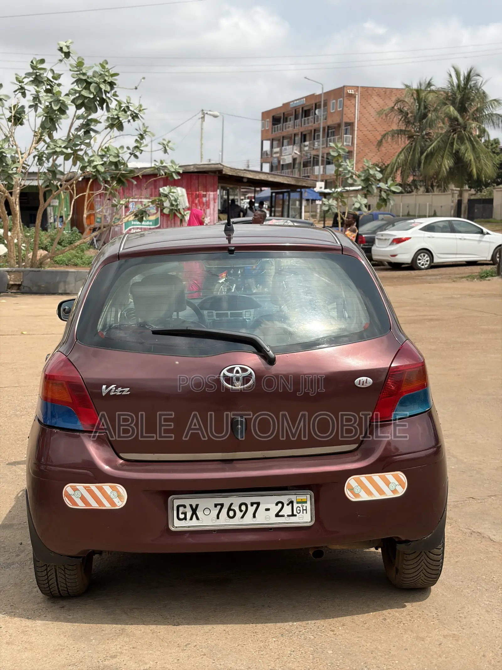 Toyota Vitz 1.3 AWD 3dr 2010 Brown
