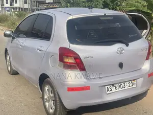 Toyota Vitz 2010 Gray