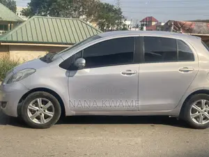 Toyota Vitz 2010 Gray