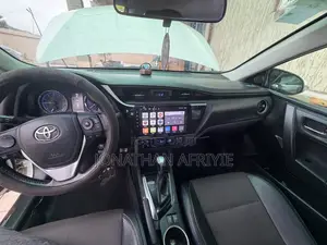 Toyota Corolla SE 4dr Sedan (1.8L 4cyl CVT) 2017 White