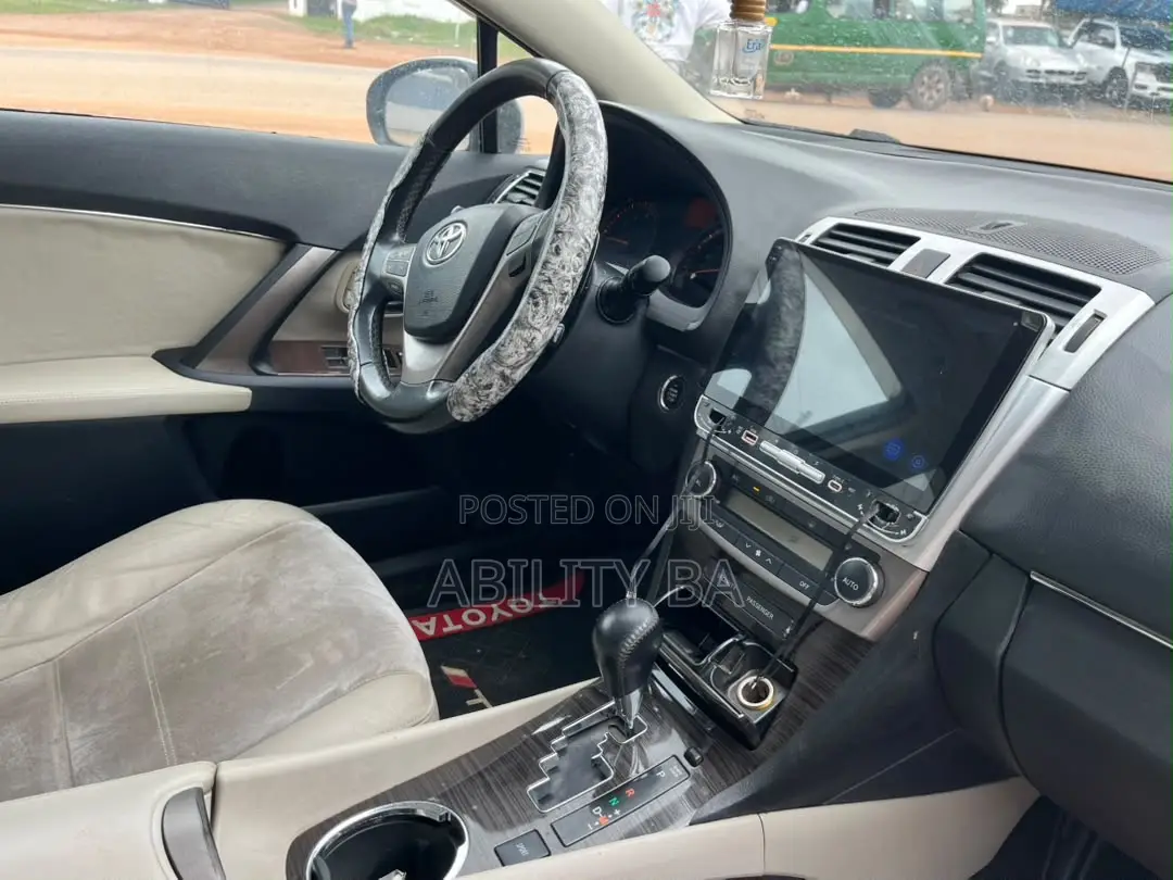 Toyota Avensis 2013 Silver