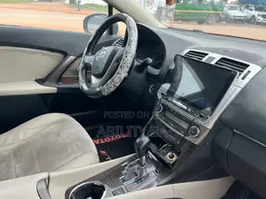 Toyota Avensis 2013 Silver