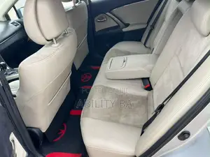 Toyota Avensis 2013 Silver