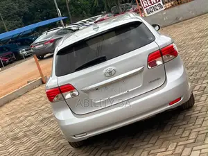 Toyota Avensis 2013 Silver