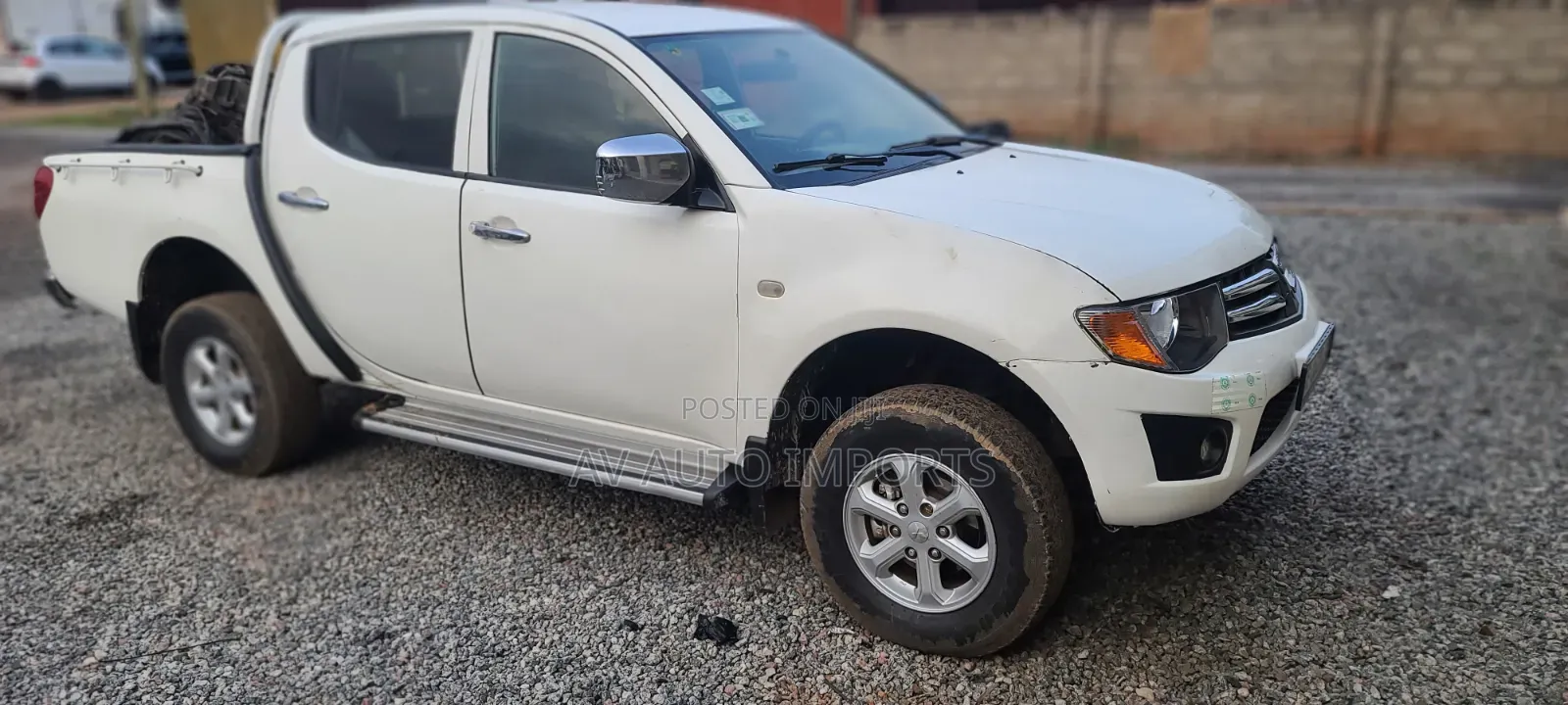 Mitsubishi L200 2013 White