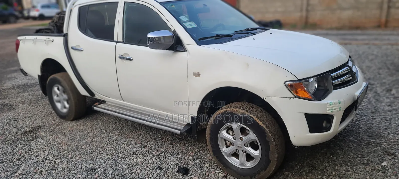 Mitsubishi L200 2013 White