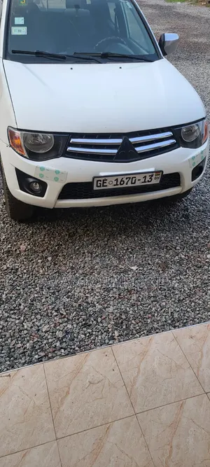 Mitsubishi L200 2013 White