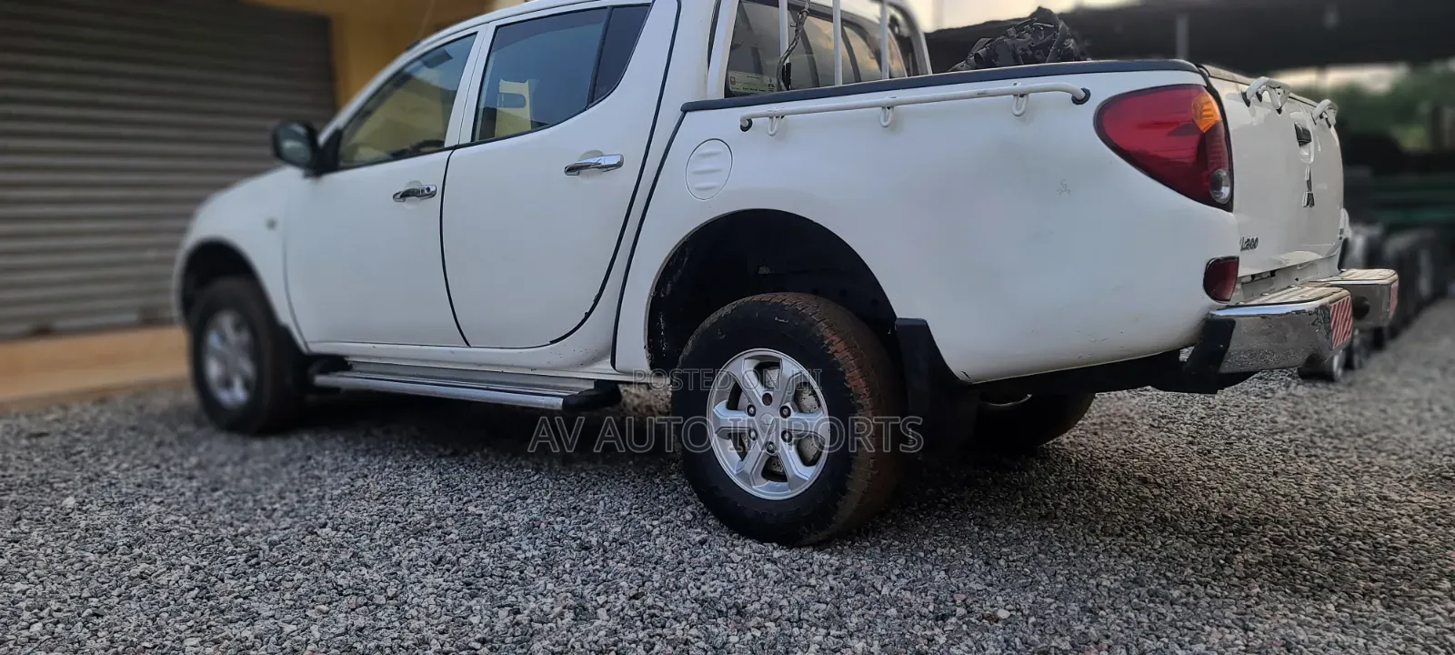 Mitsubishi L200 2013 White