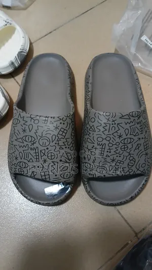 Fashionable Creative Element Print Men'S Slippers