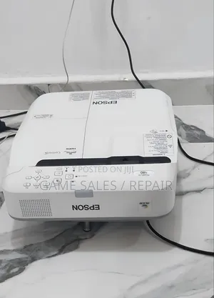 Ust Projector Power powerLite 680