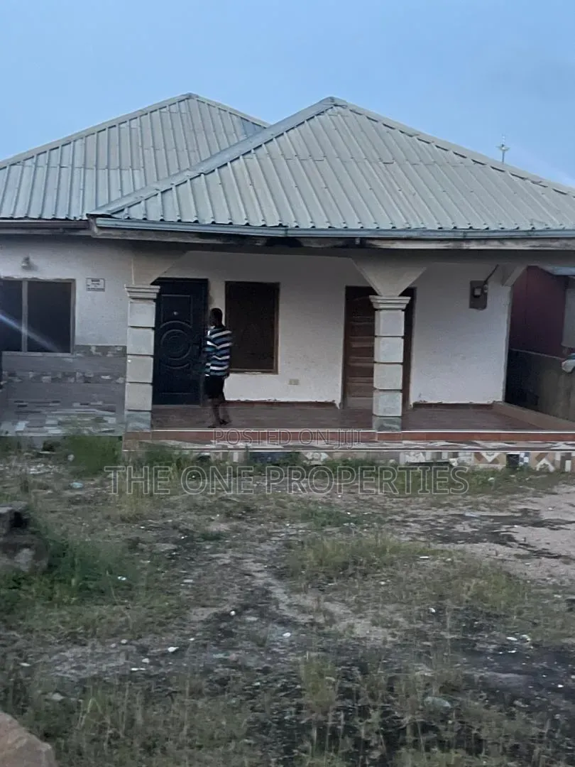3bdrm House in Adjen Kotoku, Amasaman for sale