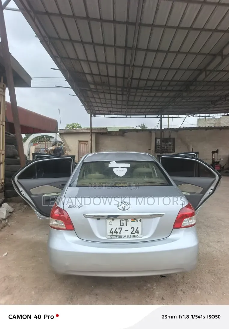 Toyota Belta 2012 Silver