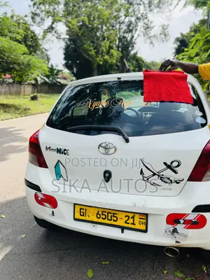 Toyota Vitz 1.3 AWD 3dr 2010 White