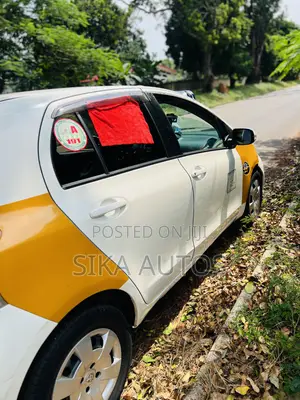 Toyota Vitz 1.3 AWD 3dr 2010 White
