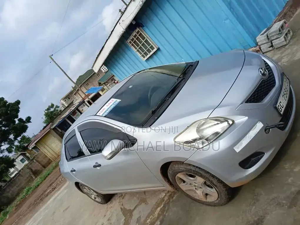 Toyota Belta 2010 Silver