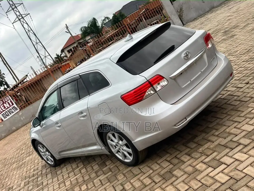 Toyota Avensis 2013 Silver