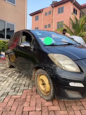 Toyota Vitz 2010 Black