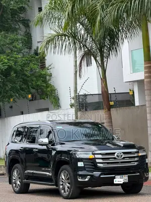 Toyota Land Cruiser LC300 2025 Black