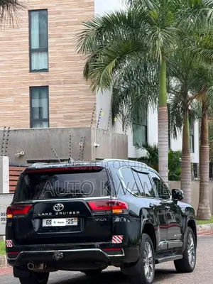 Toyota Land Cruiser LC300 2025 Black