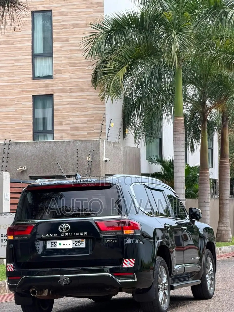 Toyota Land Cruiser LC300 2025 Black