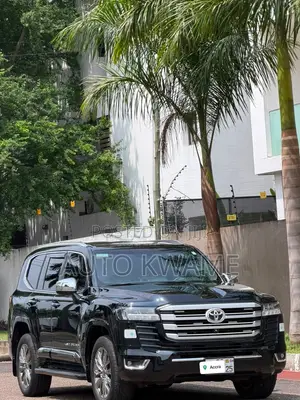 Toyota Land Cruiser LC300 2025 Black