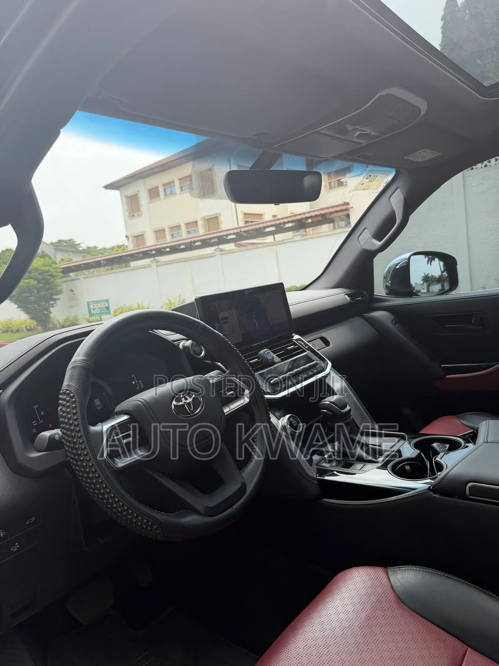 Toyota Land Cruiser LC300 2025 Black