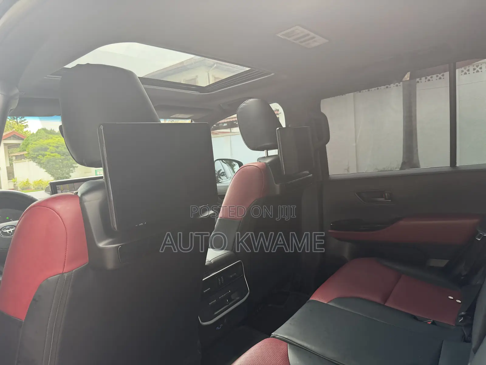 Toyota Land Cruiser LC300 2025 Black