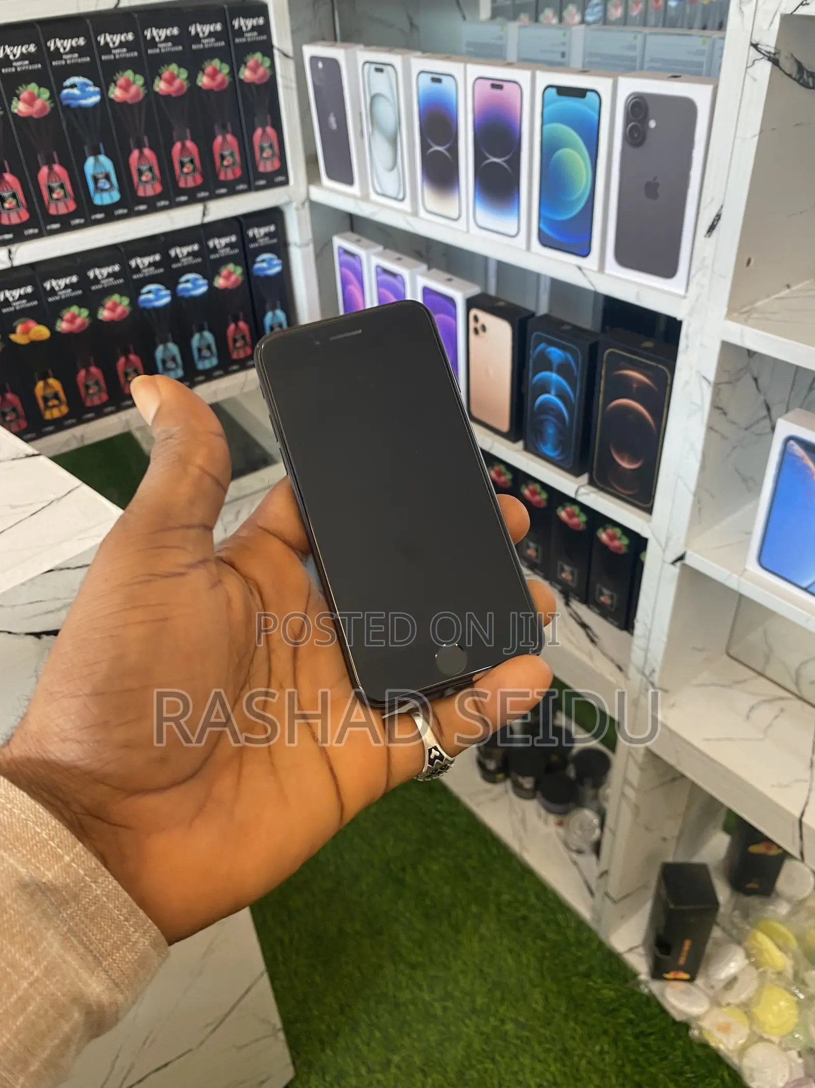 New Apple iPhone 7 32 GB Black