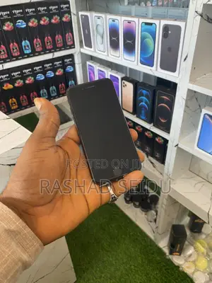 New Apple iPhone 7 32 GB Black