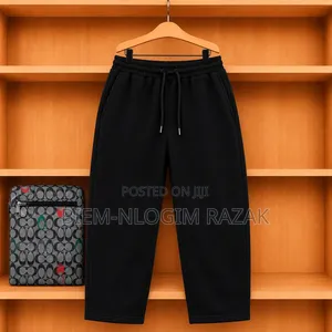 High Quality Plain Bumper N Free Leg Joggers Available in Stock